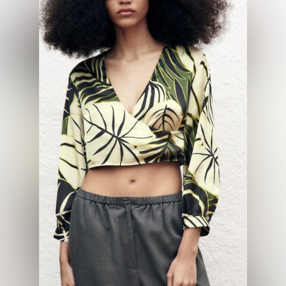 ZARA LONG SLEEVE CROP TOP